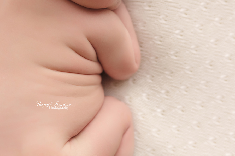 newborn close ups by Sleepy Meadow Photography | Professional Newborn Photographer in Milwaukee