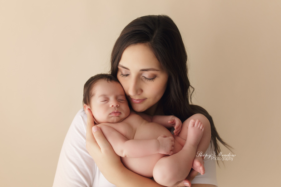 MOM AND BABY PHOTO SHOOT | BY SLEEPY MEADOW PHOTOGRAPHY OF WAUKESHA