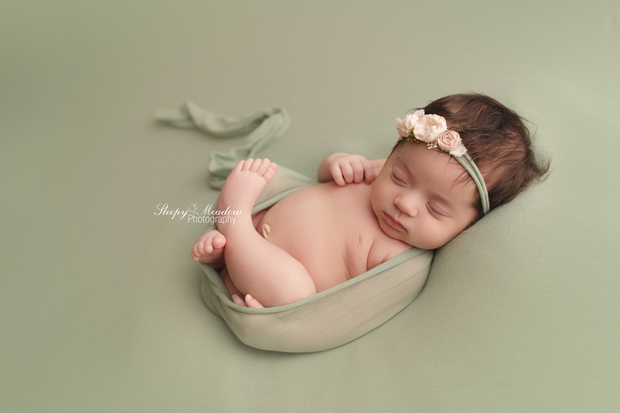 BEAUTIFUL NEWBORN GIRL IMAGE | BY SLEEPY MEADOW PHOTOGRAPHY OF WAUKESHA