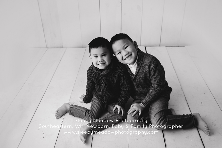 Brother poses | Sleepy Meadow Photography of Brookfield
