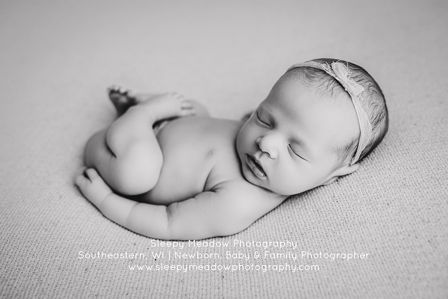 natural baby posing | Brookfield Newborn Photographer