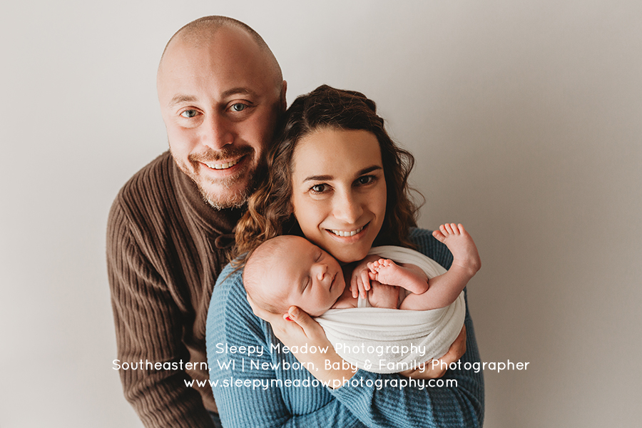 Newborn family poses in Cedarburg | Sleepy Meadow Photography