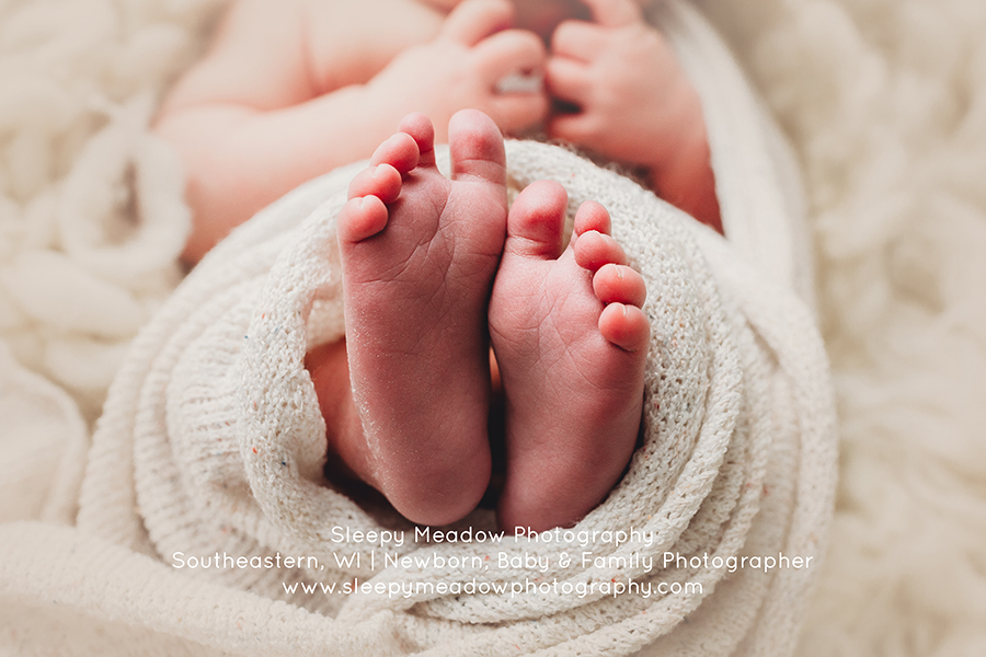 baby feet | Newborn Photography Menomonee Falls