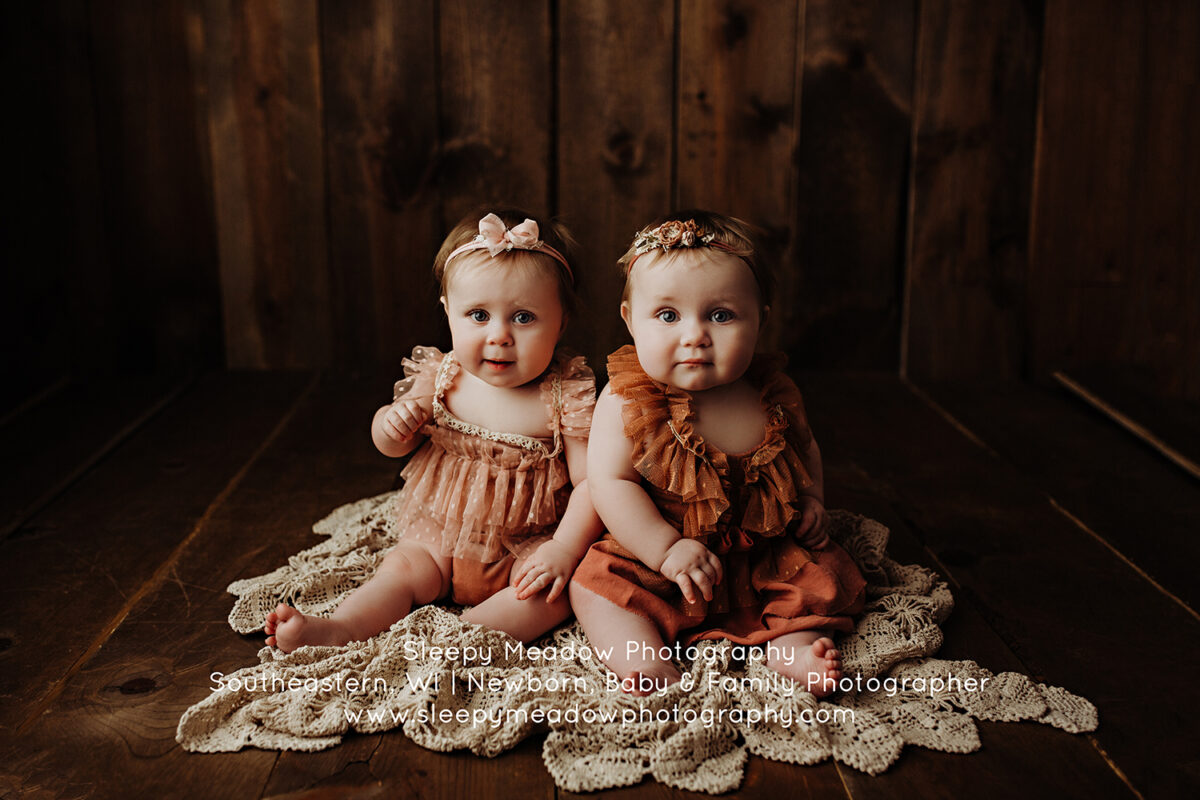 VIOLET & ROSE – 8 MONTH TWINS | MILWAUKEE, WI BABY PHOTOGRAPHER
